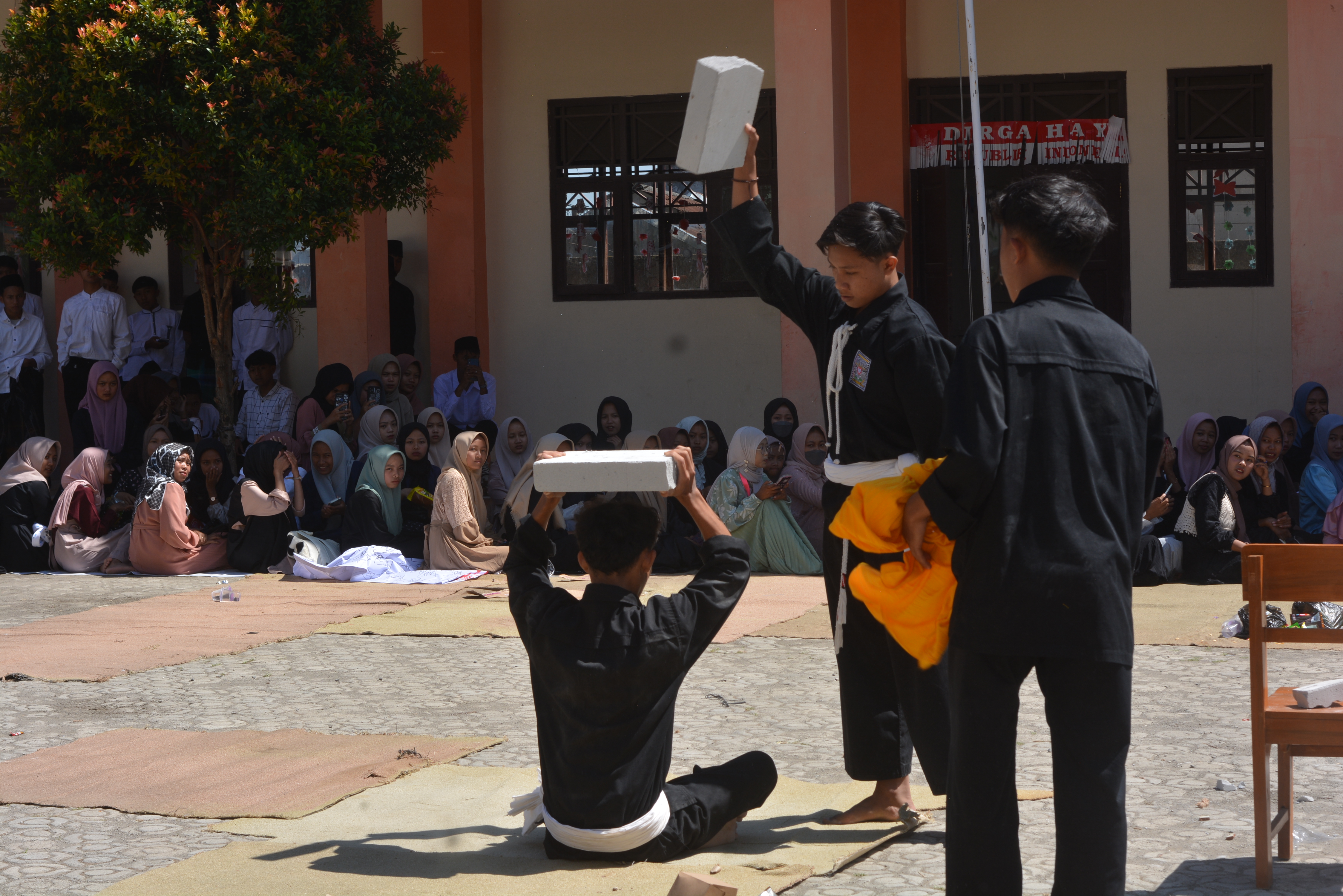 Ekskul 6